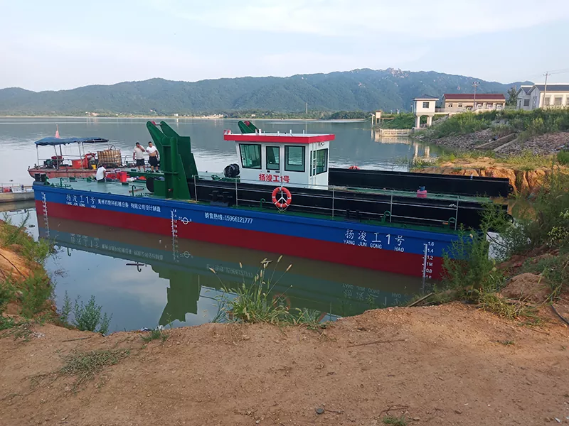 Plate-forme d'excavatrice flottante