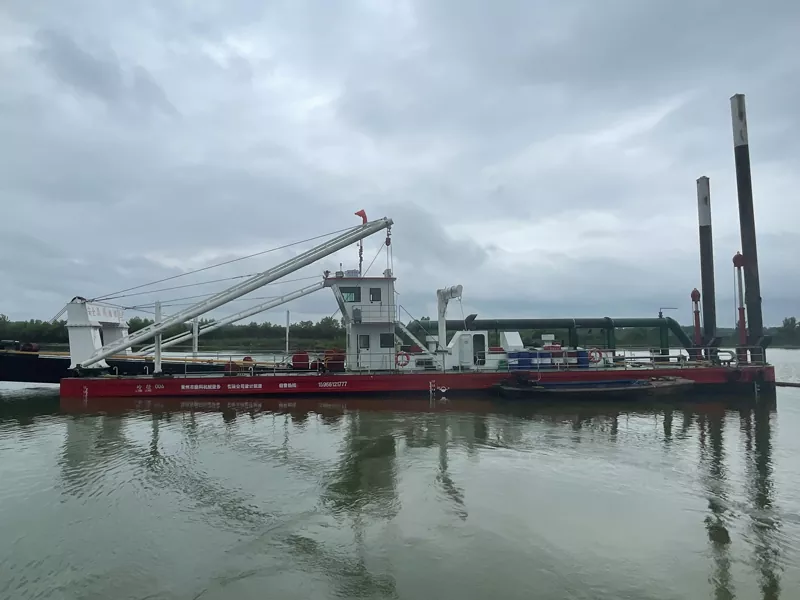 Navire dragueur d'or